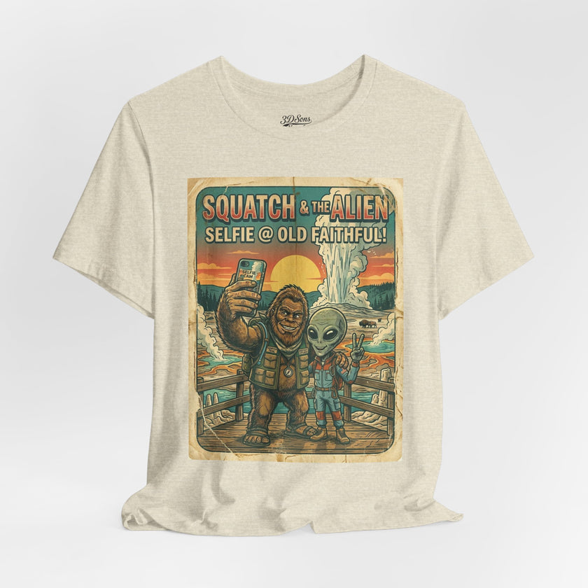 Squatch & The Alien Selfie Yellowstone, Bigfoot Alien Poster Shirt