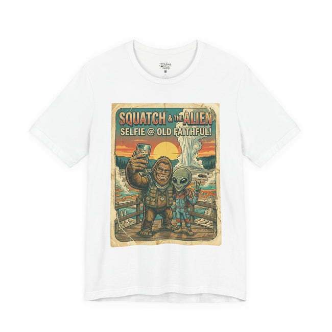 Squatch & The Alien Selfie Yellowstone, Bigfoot Alien Poster Shirt