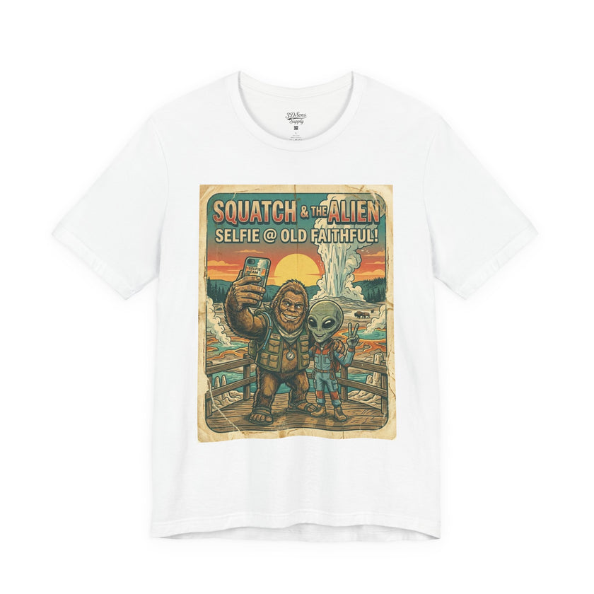 Squatch & The Alien Selfie Yellowstone, Bigfoot Alien Poster Shirt