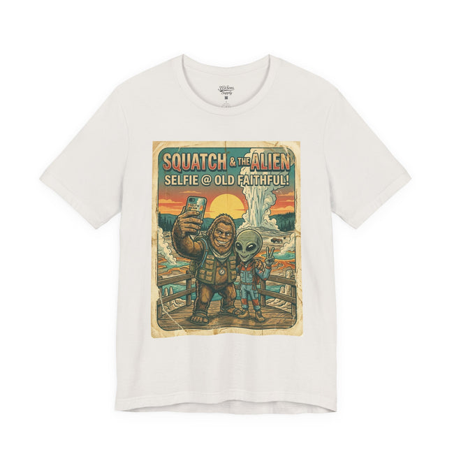 Squatch & The Alien Selfie Yellowstone, Bigfoot Alien Poster Shirt
