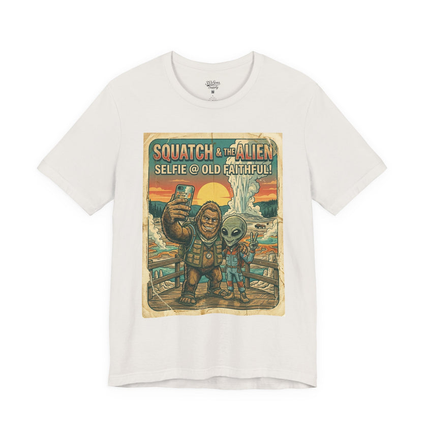 Squatch & The Alien Selfie Yellowstone, Bigfoot Alien Poster Shirt