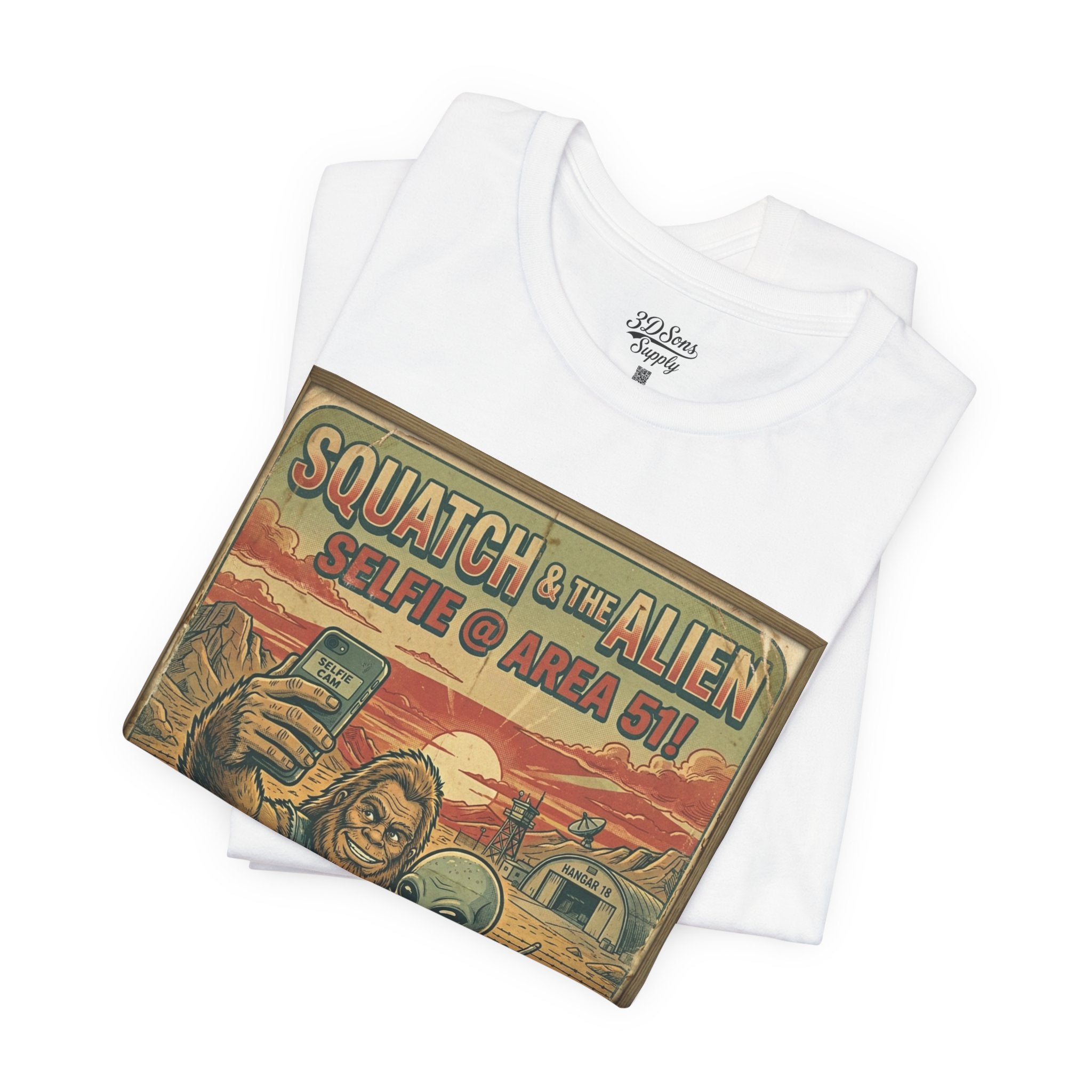 Squatch & The Alien Selfie Area 51,  Bigfoot Alien Poster Shirt
