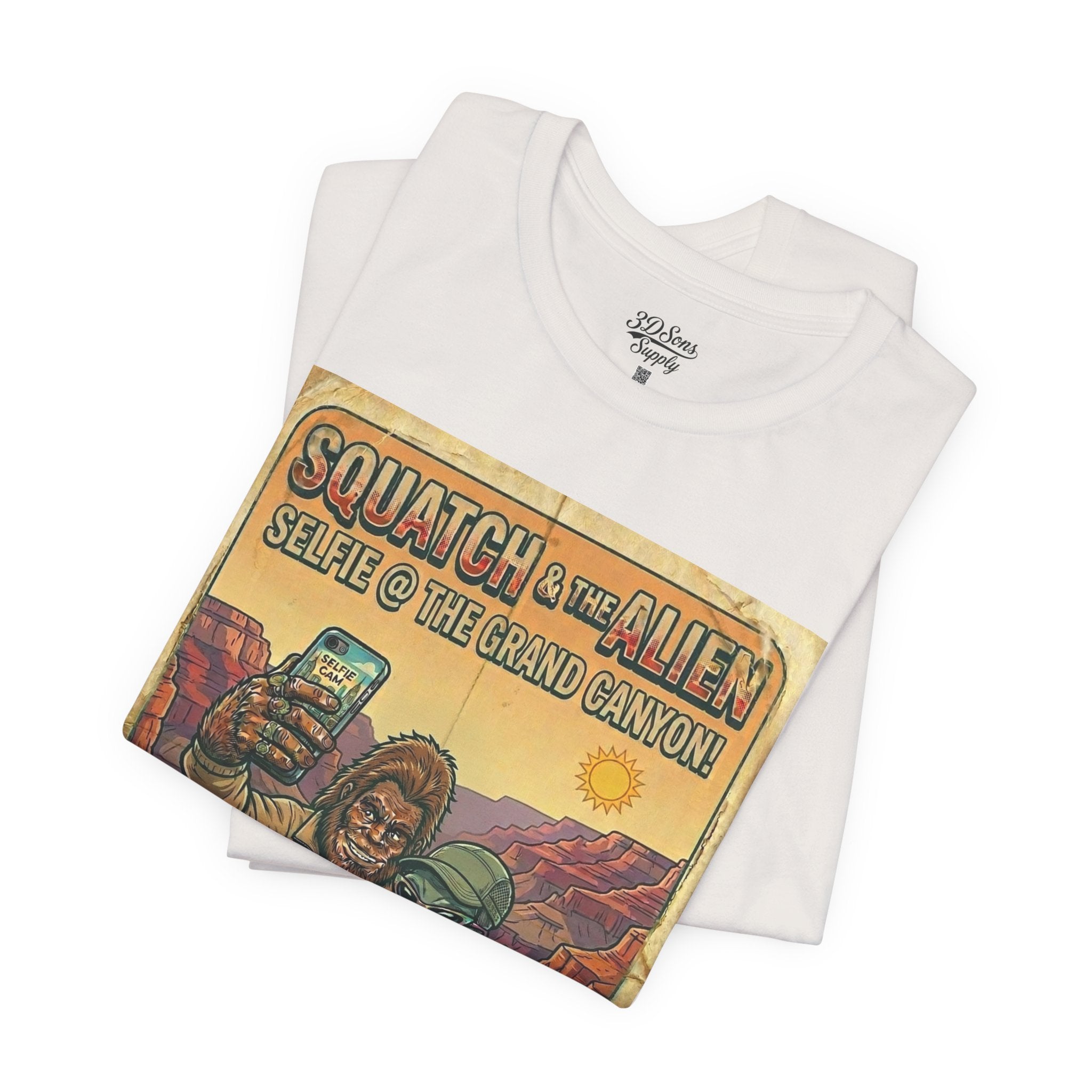 Squatch & The Alien Selfie Yellowstone, Bigfoot Alien Poster Shirt
