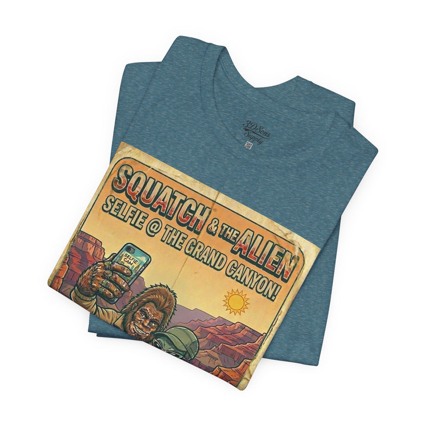 Squatch & The Alien Selfie Yellowstone, Bigfoot Alien Poster Shirt