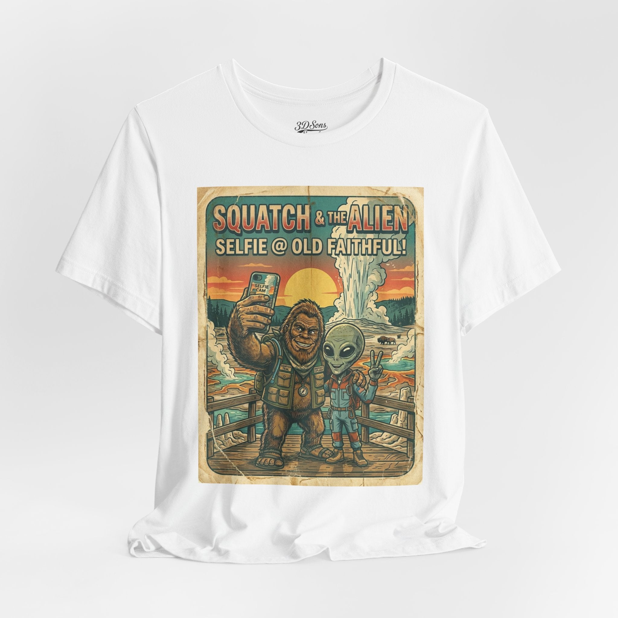 Squatch & The Alien Selfie Yellowstone, Bigfoot Alien Poster Shirt