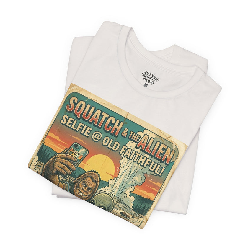 Squatch & The Alien Selfie Yellowstone, Bigfoot Alien Poster Shirt