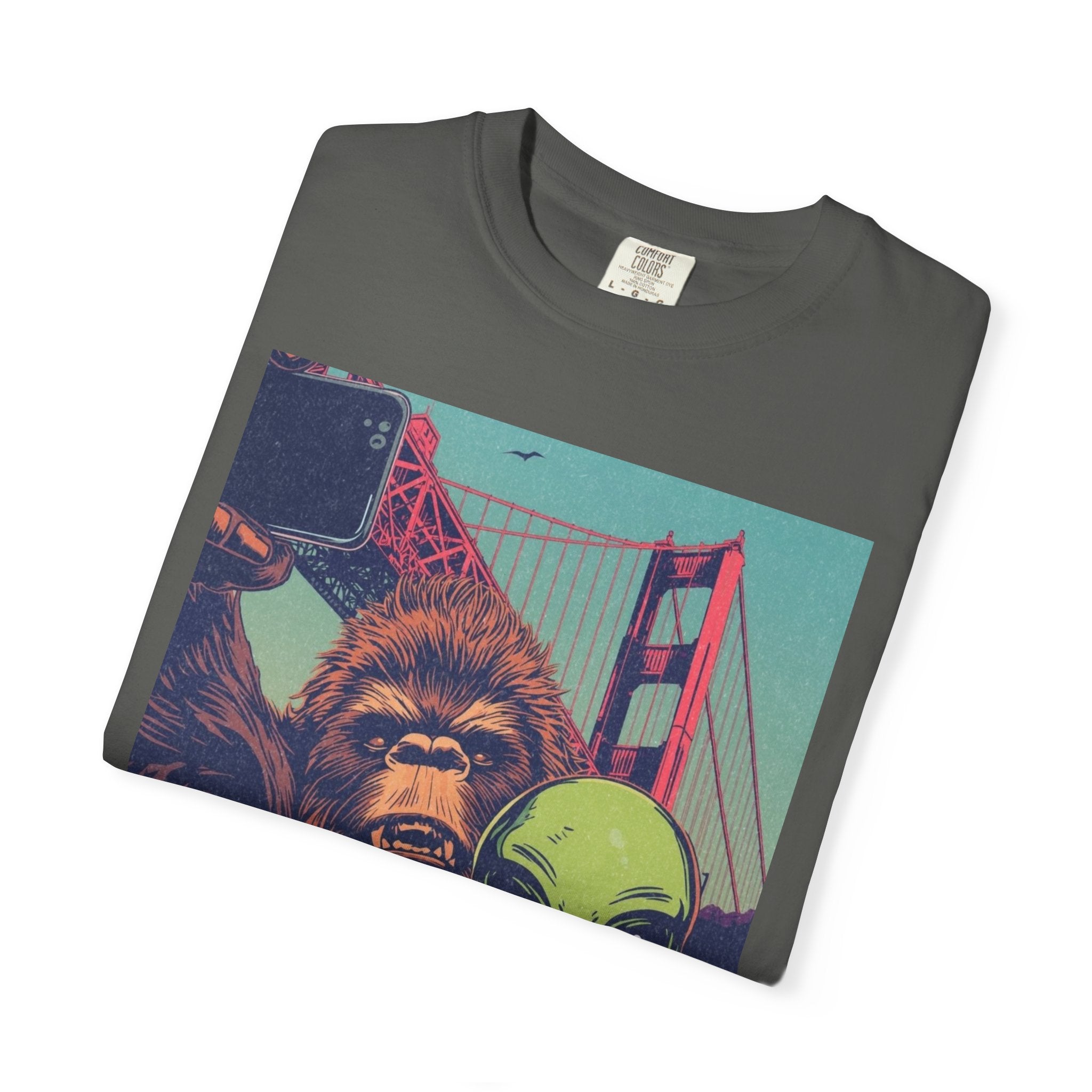 Alien & Bigfoot Golden Gate Bridge T-Shirt — San Francisco UFO & Cryptid Tee