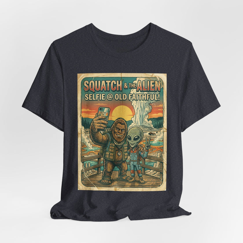 Squatch & The Alien Selfie Yellowstone, Bigfoot Alien Poster Shirt