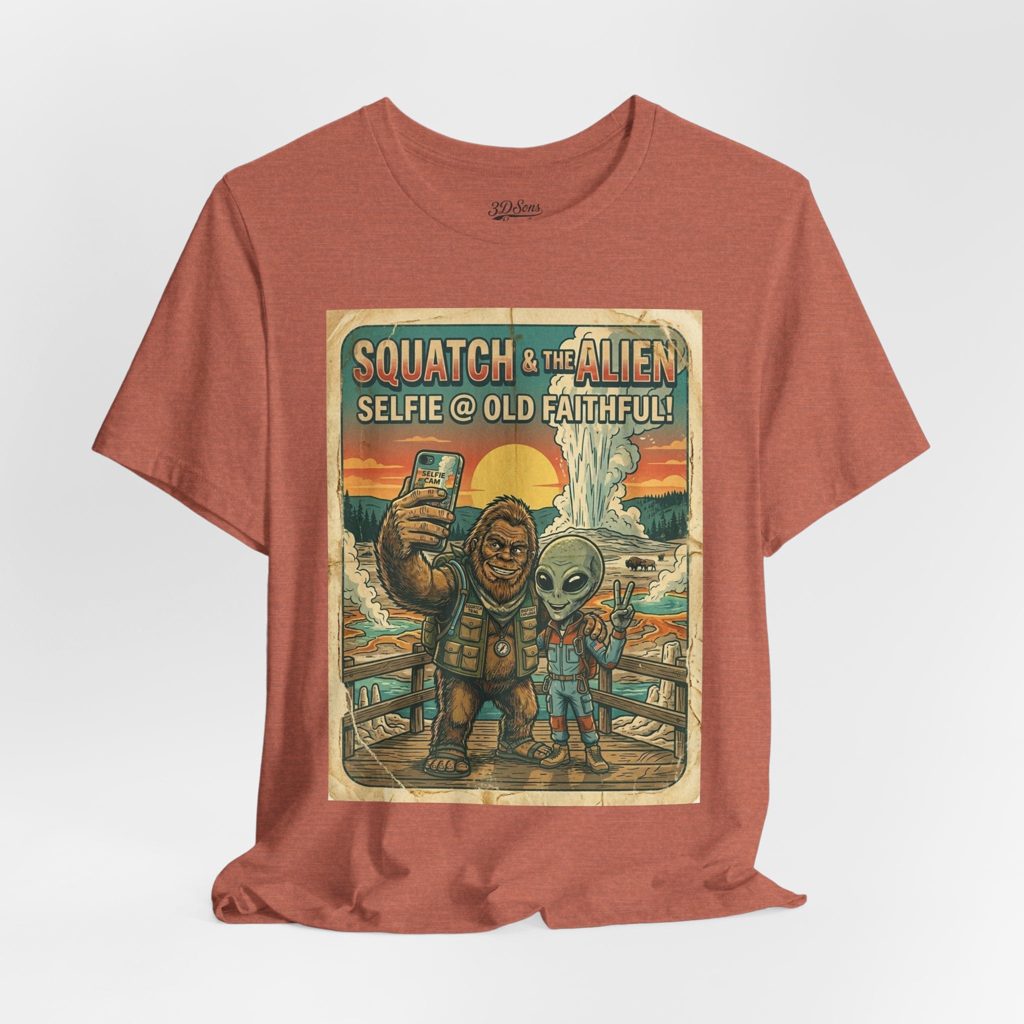 Squatch & The Alien Selfie Yellowstone, Bigfoot Alien Poster Shirt
