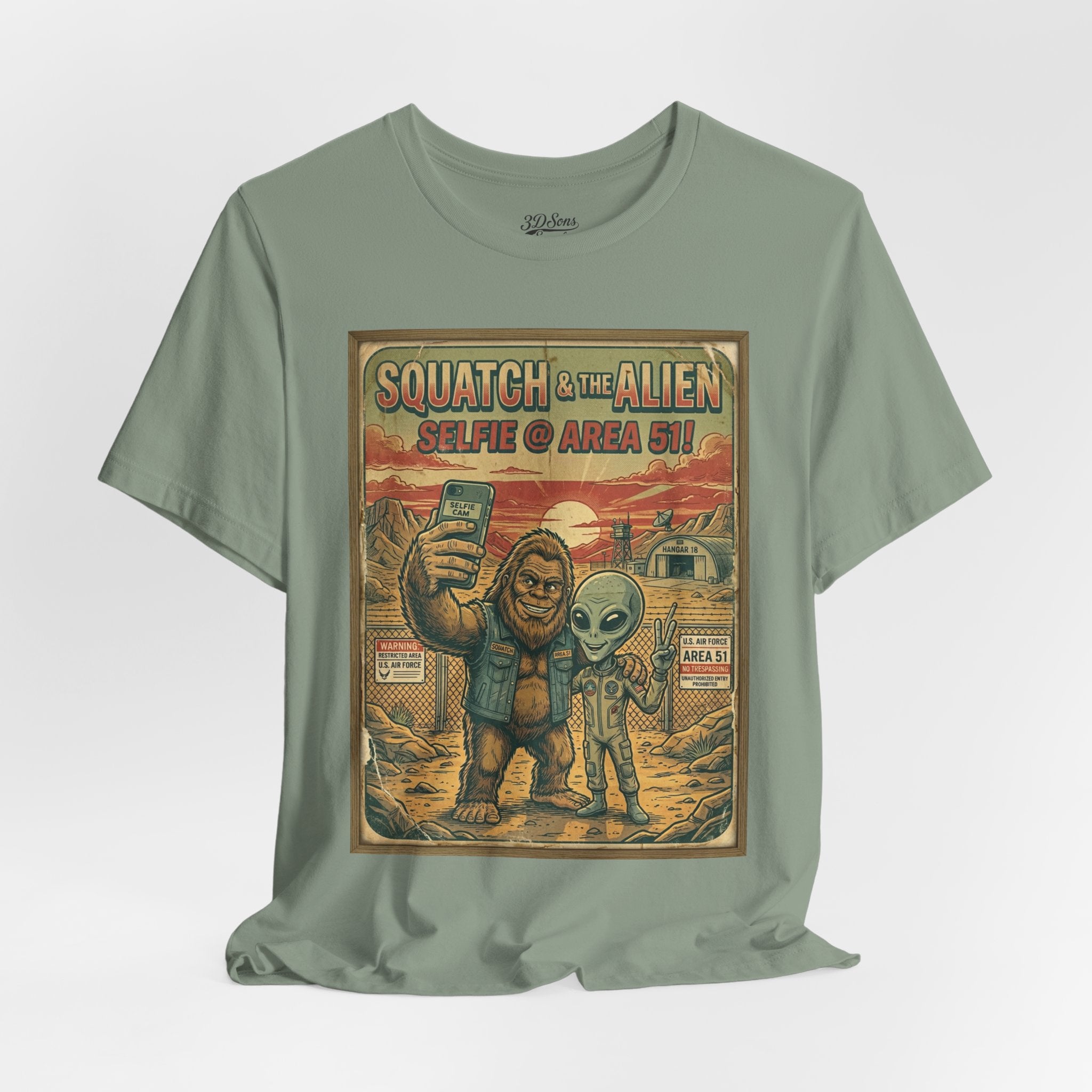 Squatch & The Alien Selfie Area 51,  Bigfoot Alien Poster Shirt
