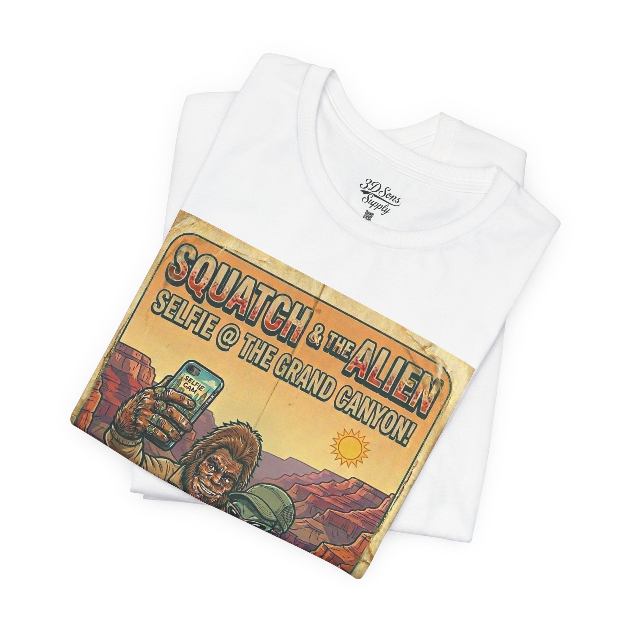 Squatch & The Alien Selfie Yellowstone, Bigfoot Alien Poster Shirt