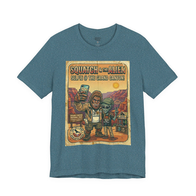 Squatch & The Alien Selfie Yellowstone, Bigfoot Alien Poster Shirt