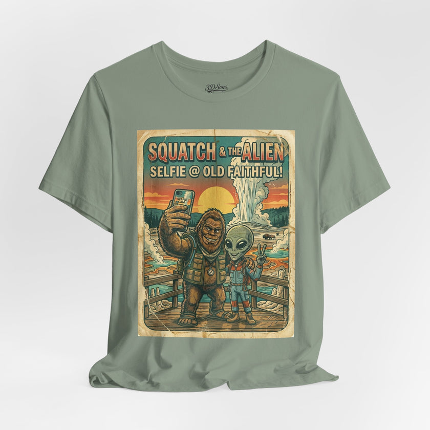 Squatch & The Alien Selfie Yellowstone, Bigfoot Alien Poster Shirt