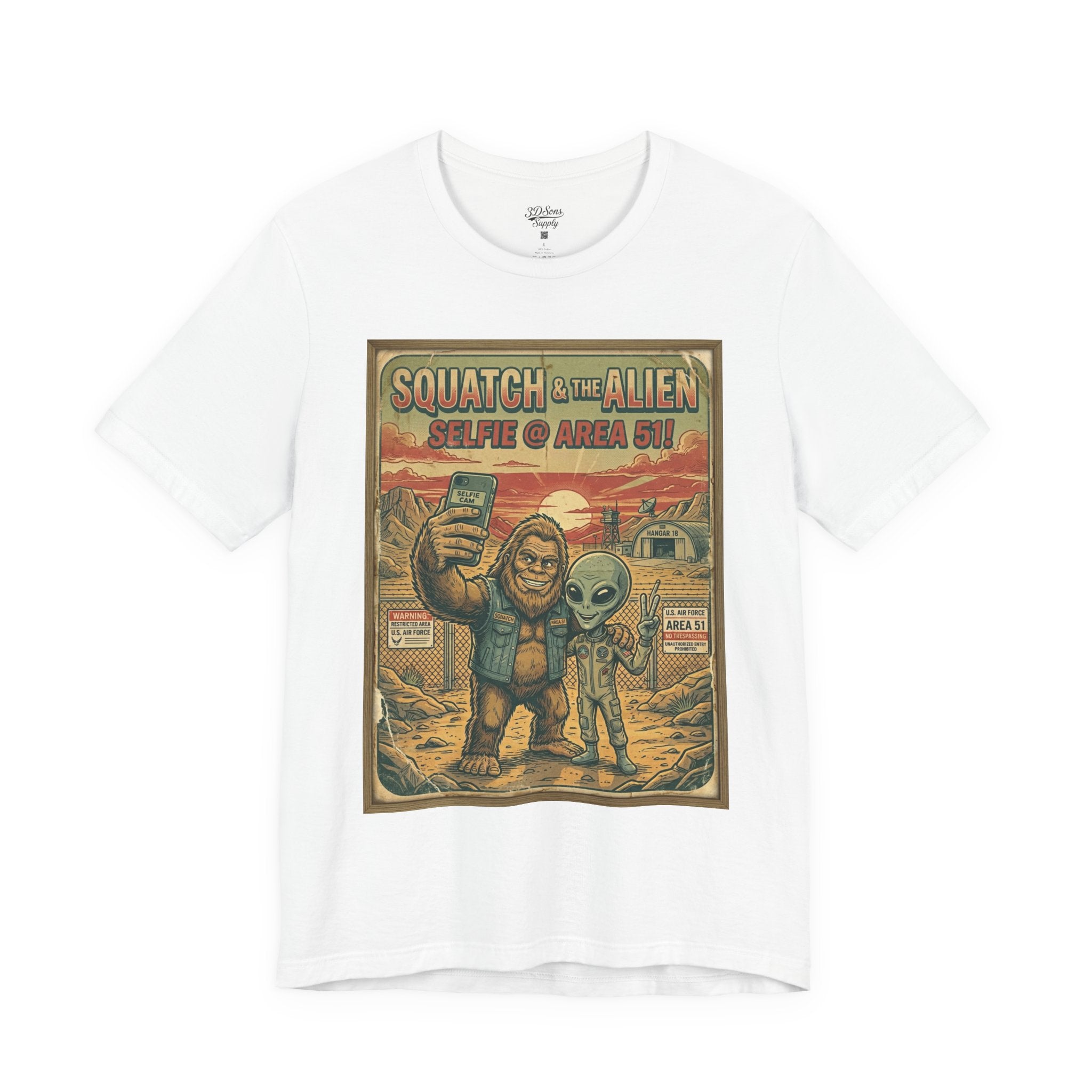 Squatch & The Alien Selfie Area 51,  Bigfoot Alien Poster Shirt