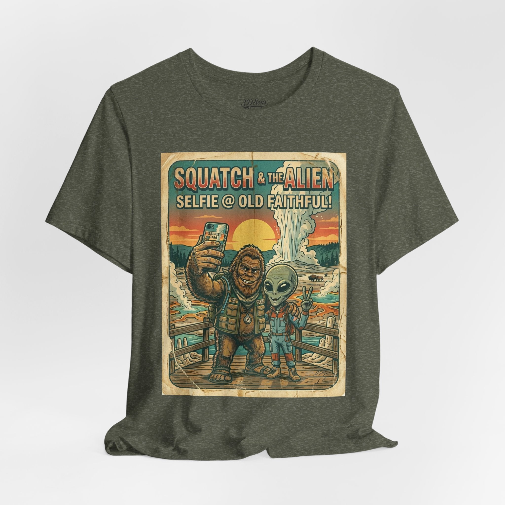 Squatch & The Alien Selfie Yellowstone, Bigfoot Alien Poster Shirt