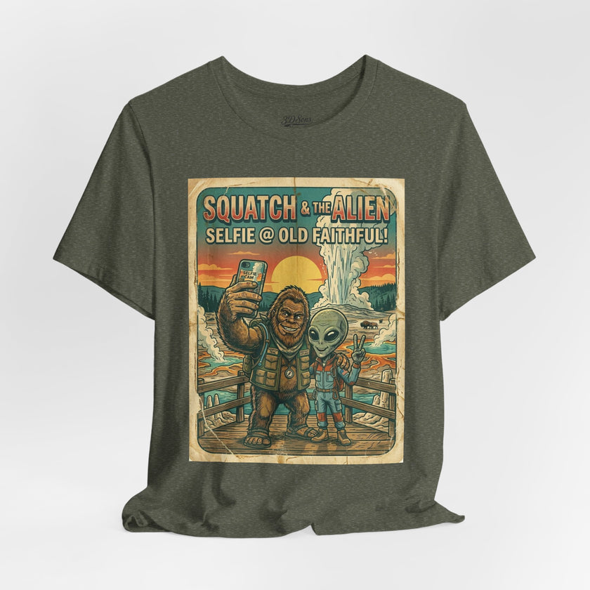Squatch & The Alien Selfie Yellowstone, Bigfoot Alien Poster Shirt