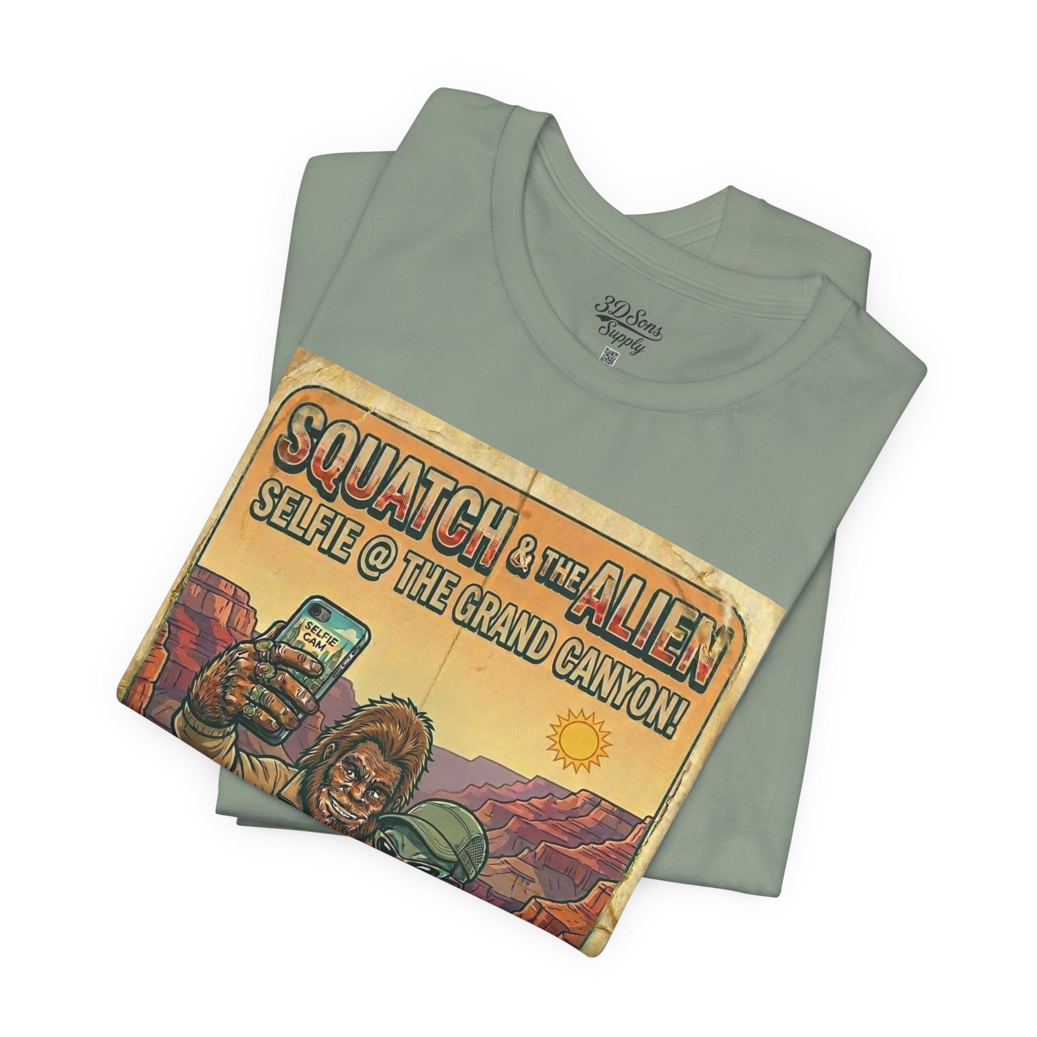 Squatch & The Alien Selfie Yellowstone, Bigfoot Alien Poster Shirt
