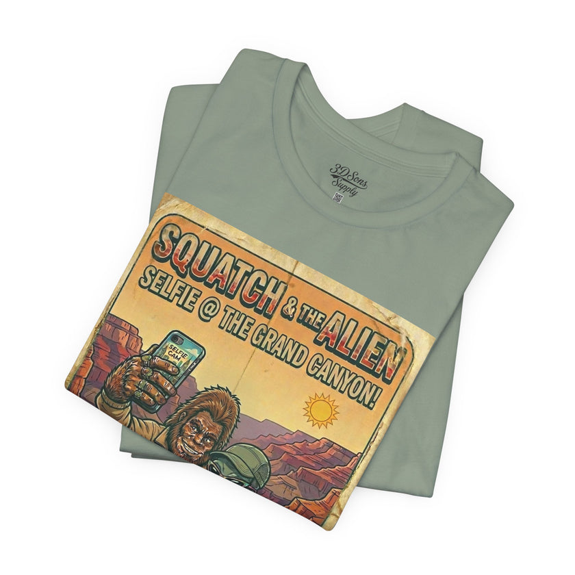Squatch & The Alien Selfie Yellowstone, Bigfoot Alien Poster Shirt