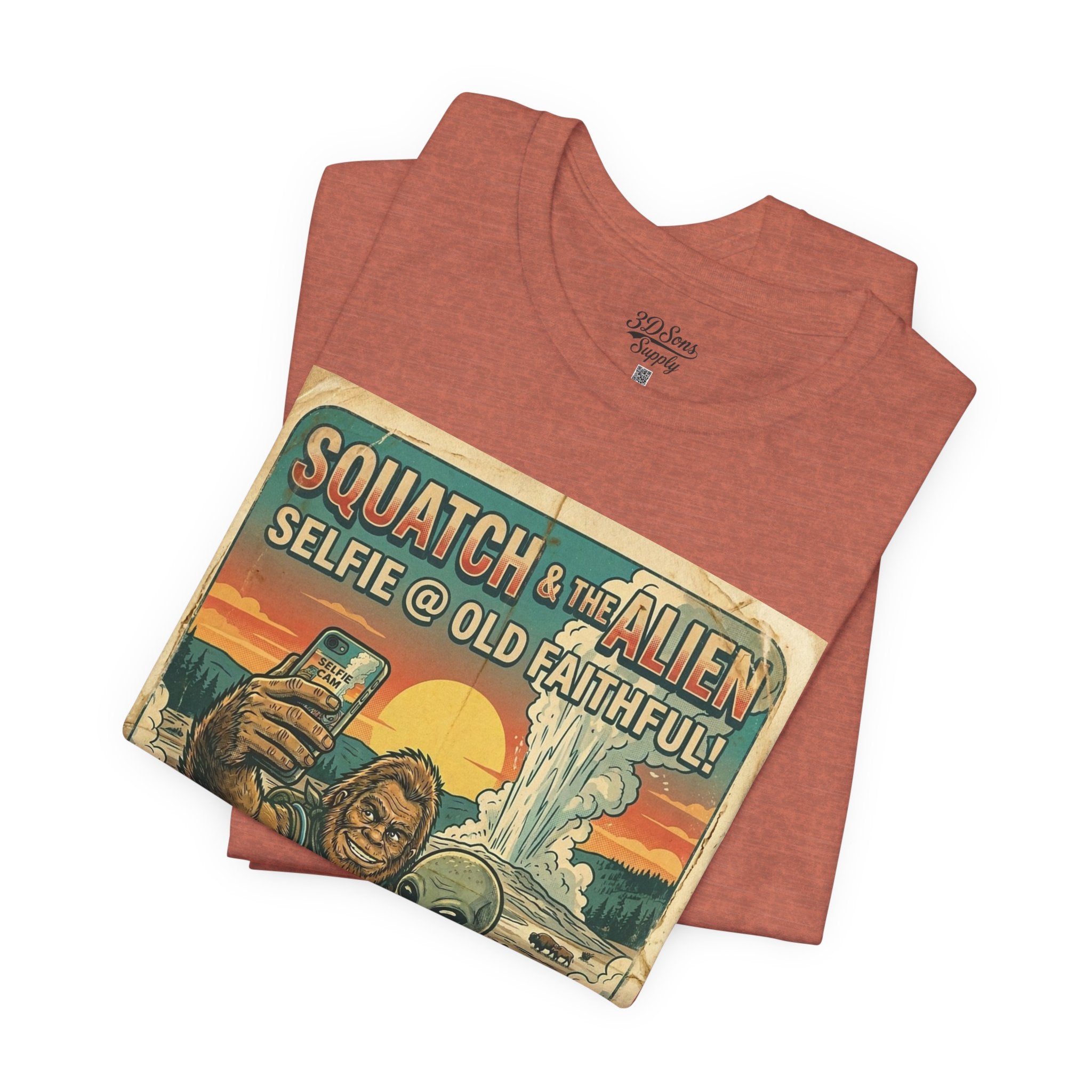 Squatch & The Alien Selfie Yellowstone, Bigfoot Alien Poster Shirt