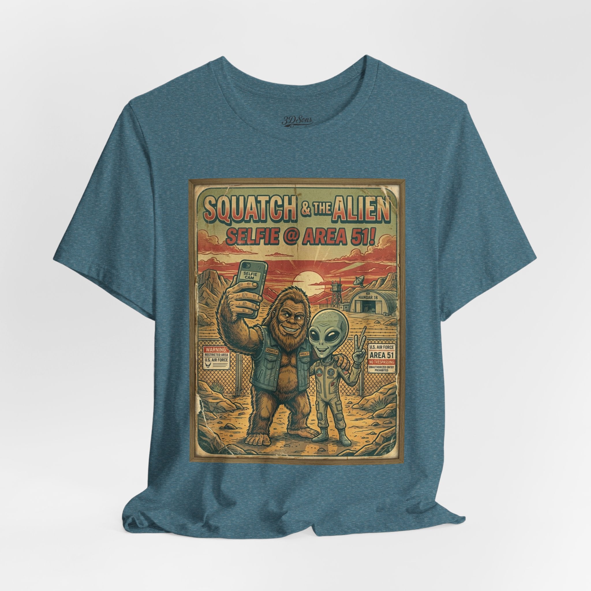 Squatch & The Alien Selfie Area 51,  Bigfoot Alien Poster Shirt