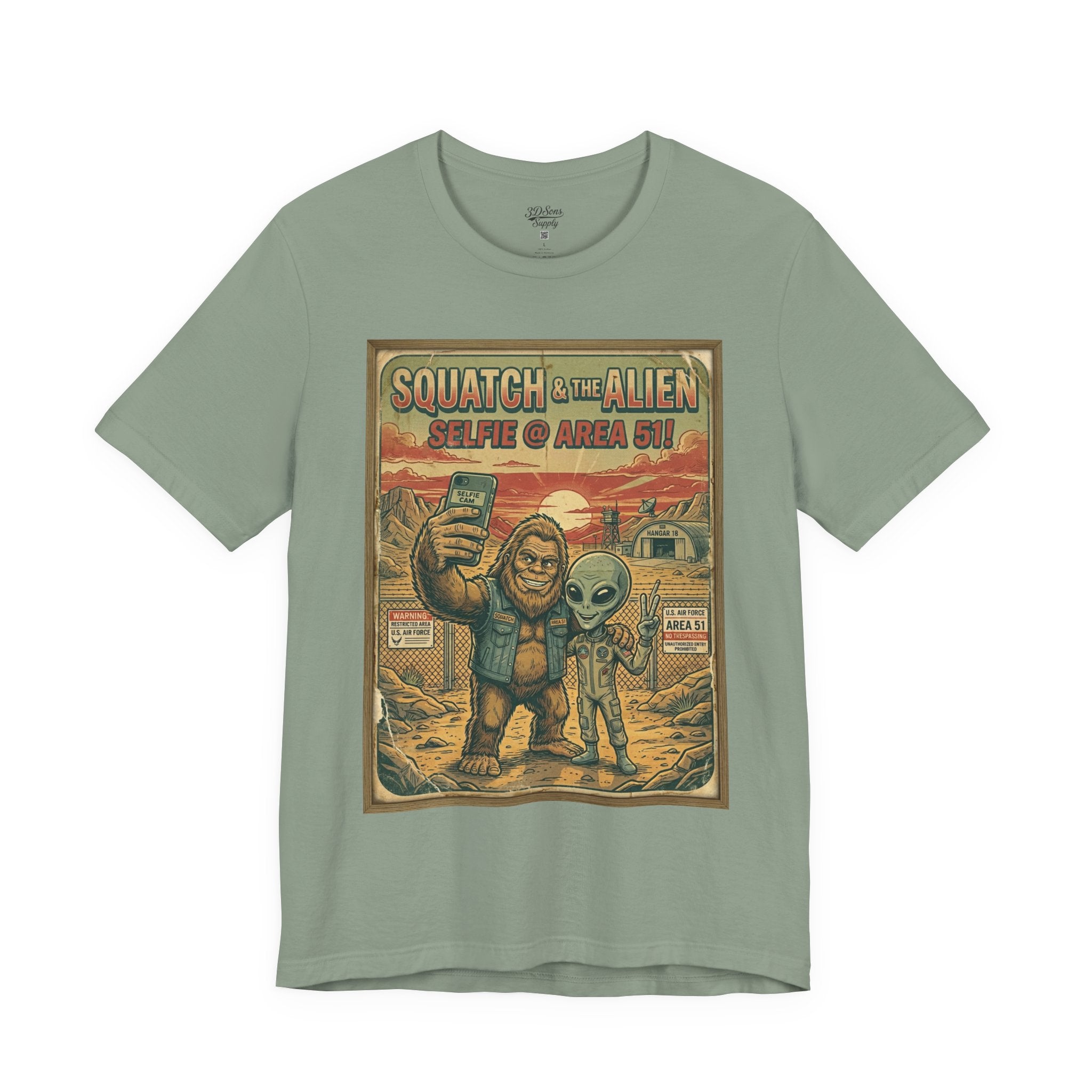 Squatch & The Alien Selfie Area 51,  Bigfoot Alien Poster Shirt
