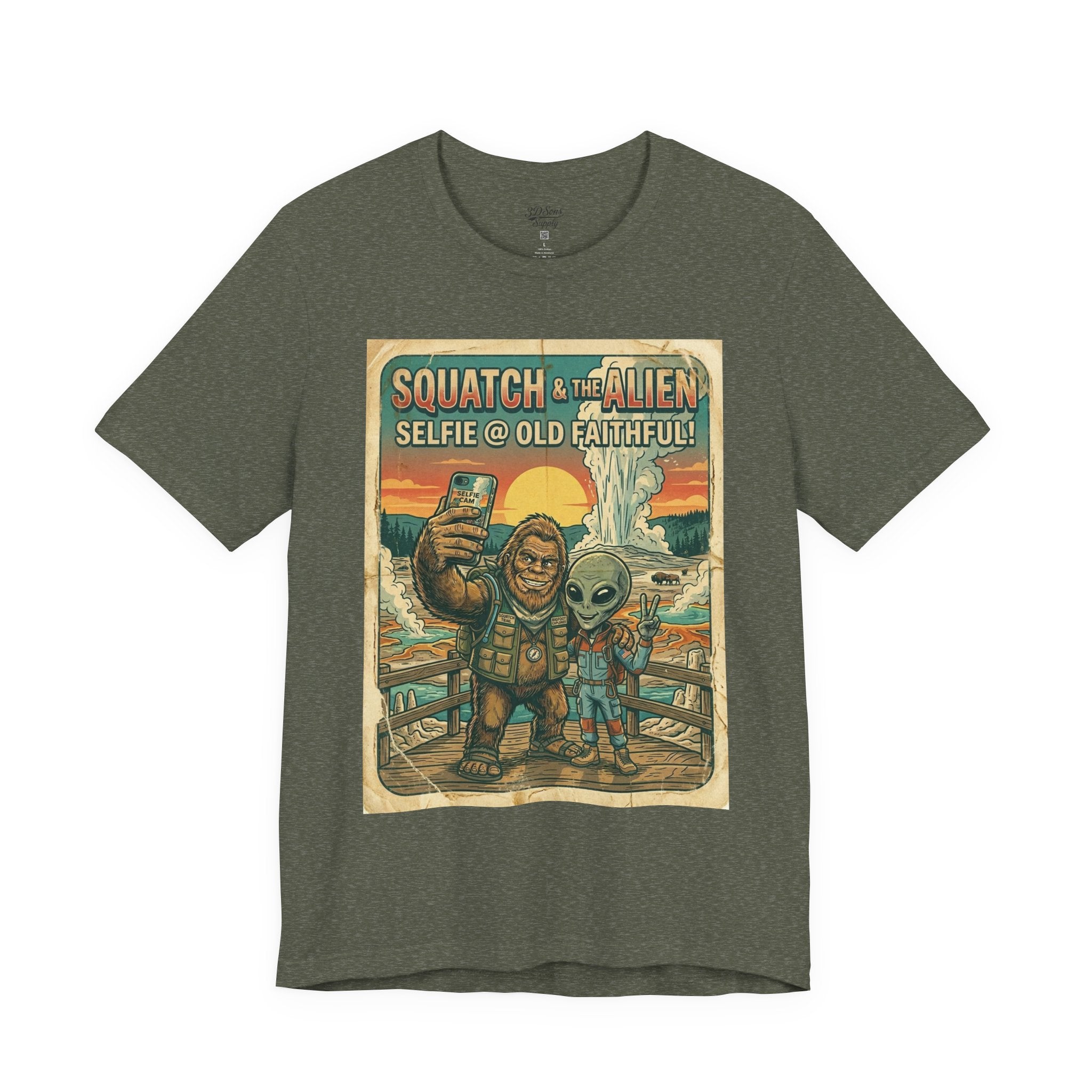 Squatch & The Alien Selfie Yellowstone, Bigfoot Alien Poster Shirt