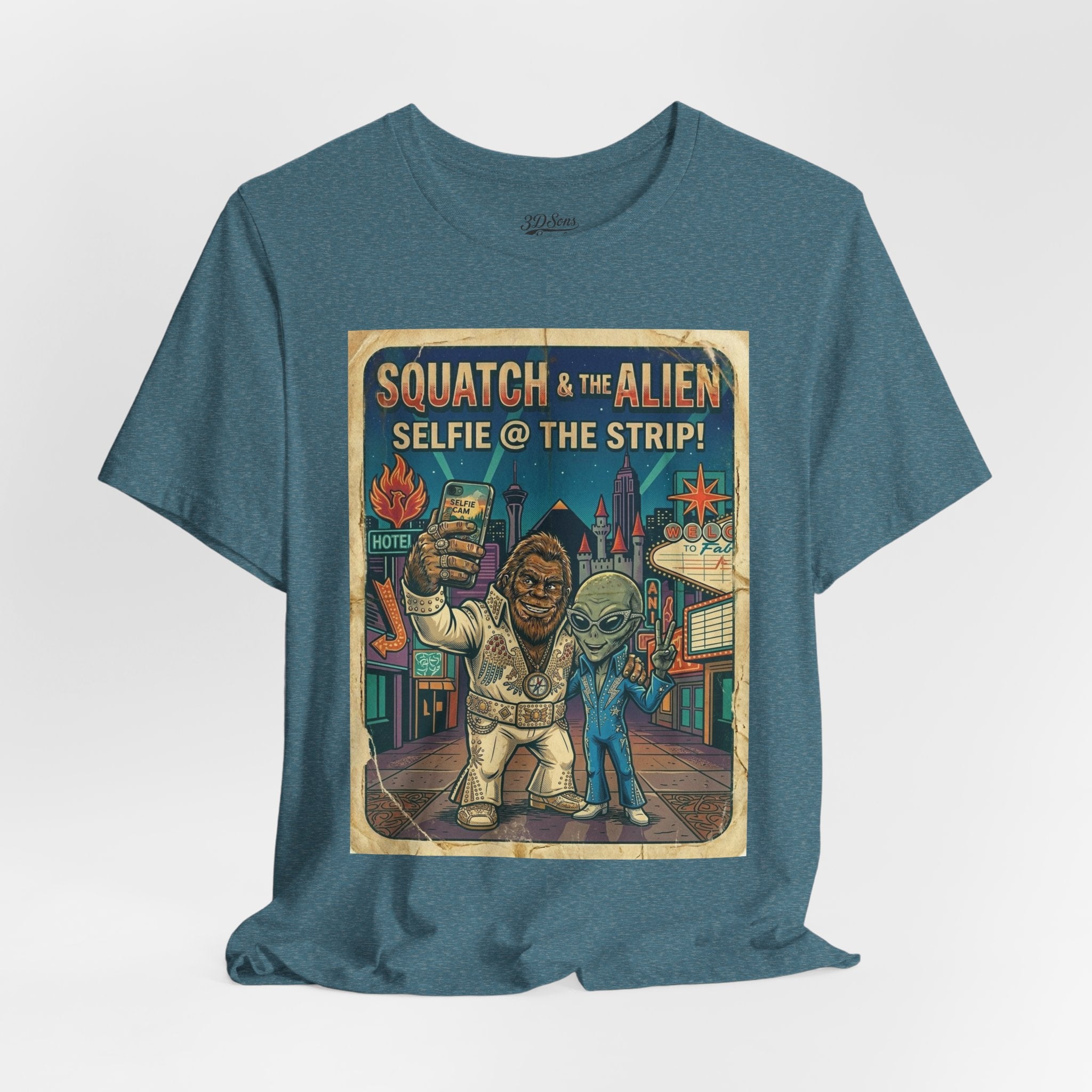 Squatch & The Alien Selfie Viva Las Vegas, Bigfoot Alien Poster Shirt