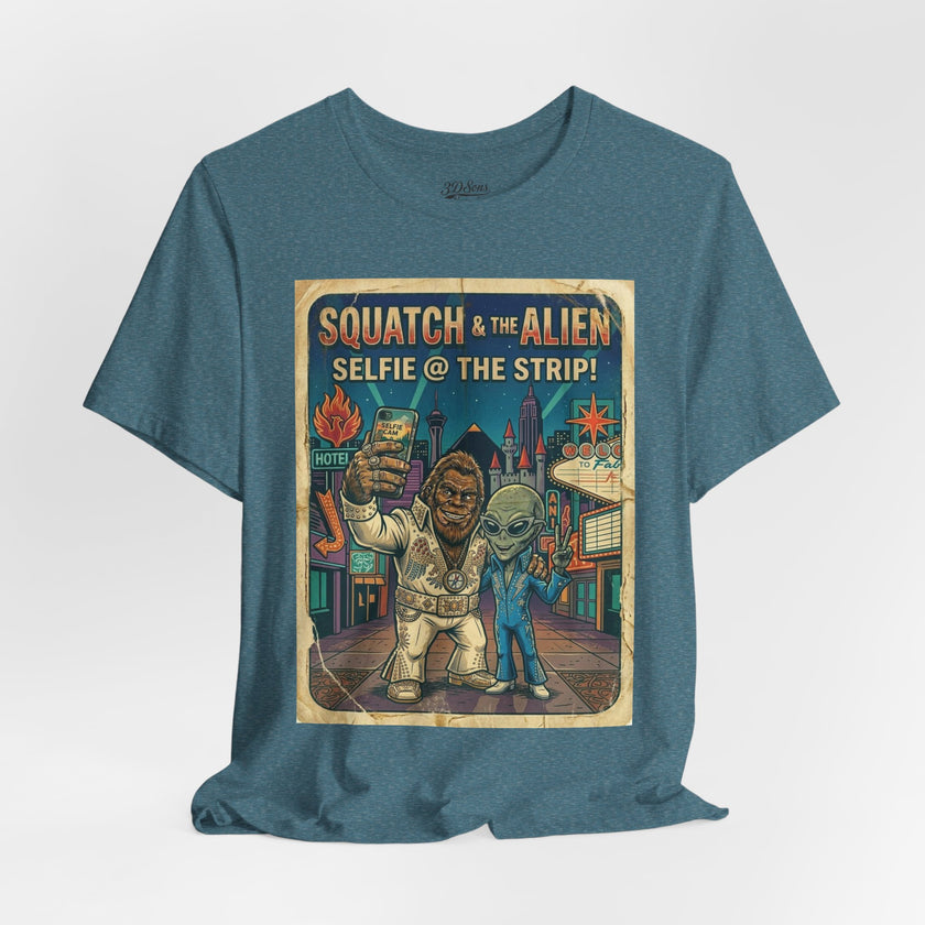 Squatch & The Alien Selfie Viva Las Vegas, Bigfoot Alien Poster Shirt