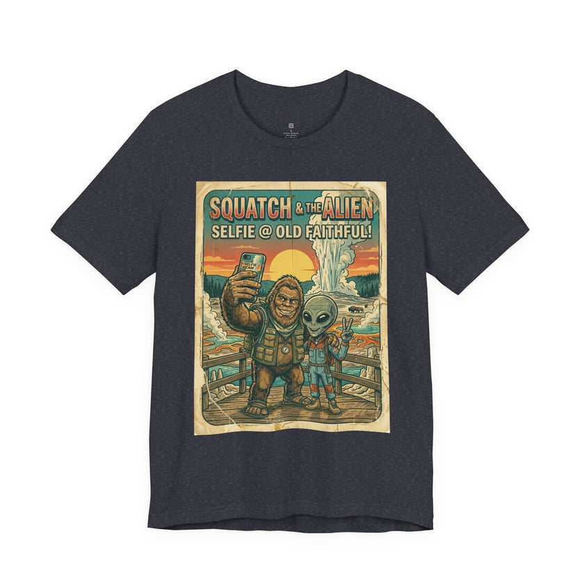 Squatch & The Alien Selfie Yellowstone, Bigfoot Alien Poster Shirt