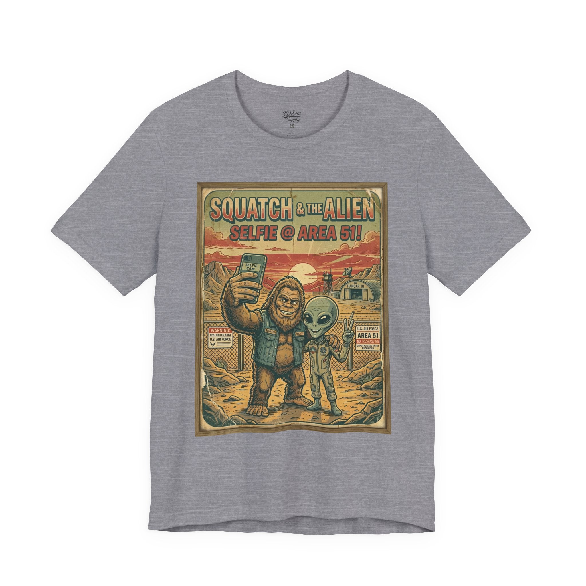 Squatch & The Alien Selfie Area 51,  Bigfoot Alien Poster Shirt