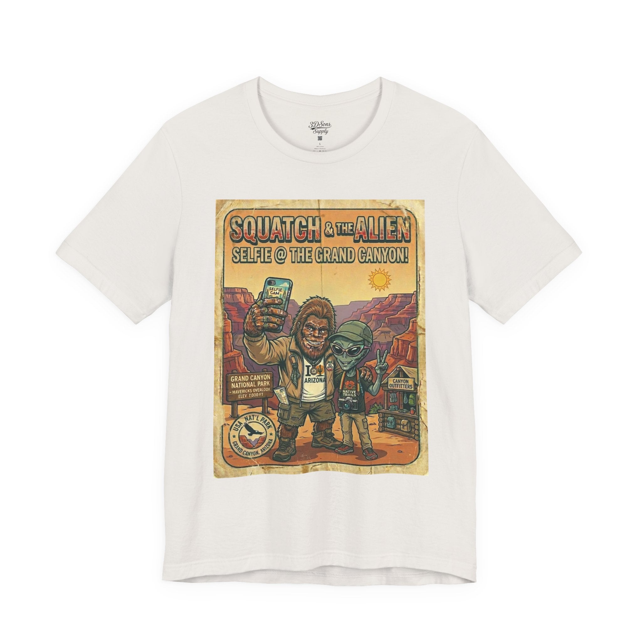 Squatch & The Alien Selfie Yellowstone, Bigfoot Alien Poster Shirt
