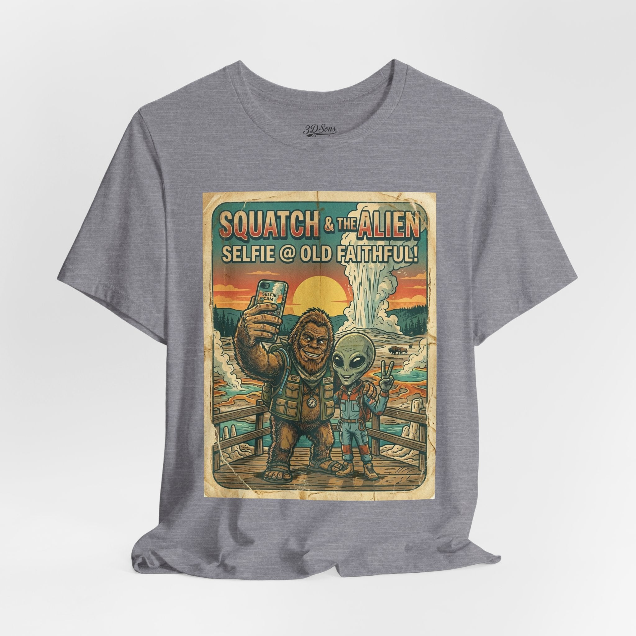 Squatch & The Alien Selfie Yellowstone, Bigfoot Alien Poster Shirt