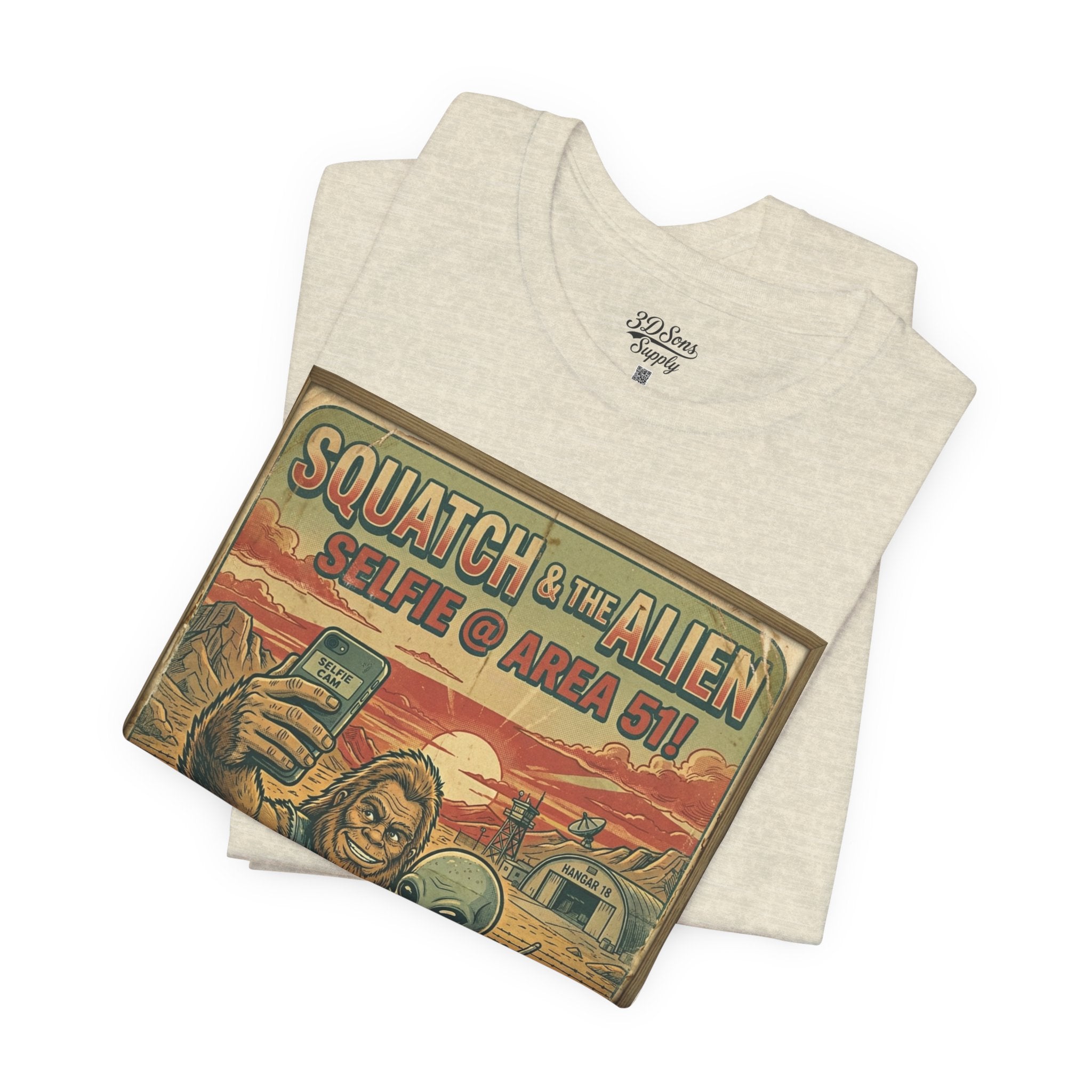 Squatch & The Alien Selfie Area 51,  Bigfoot Alien Poster Shirt