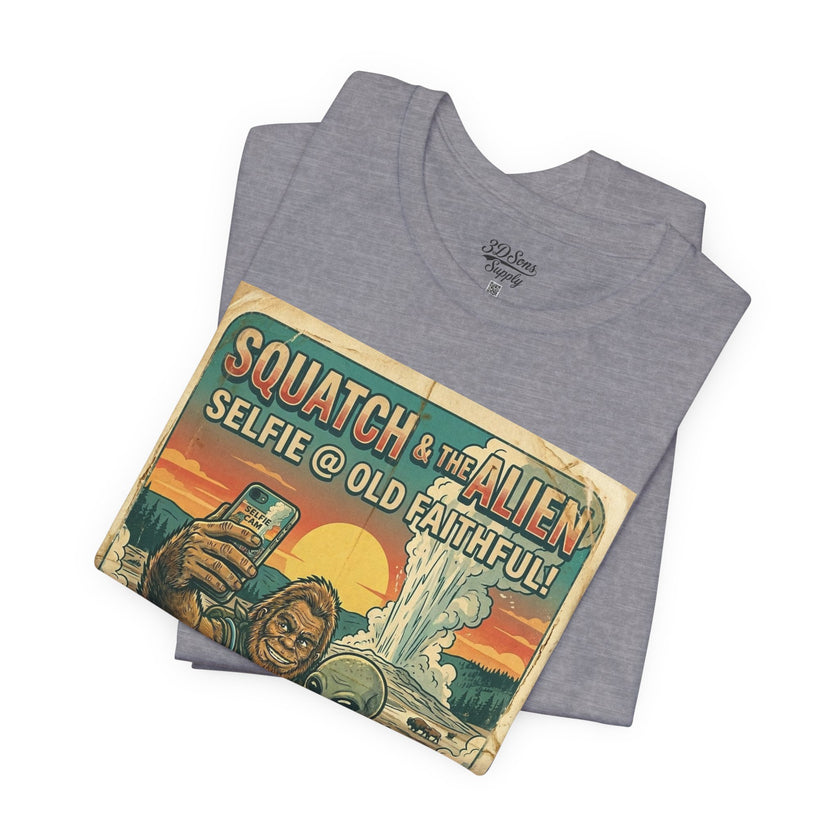 Squatch & The Alien Selfie Yellowstone, Bigfoot Alien Poster Shirt