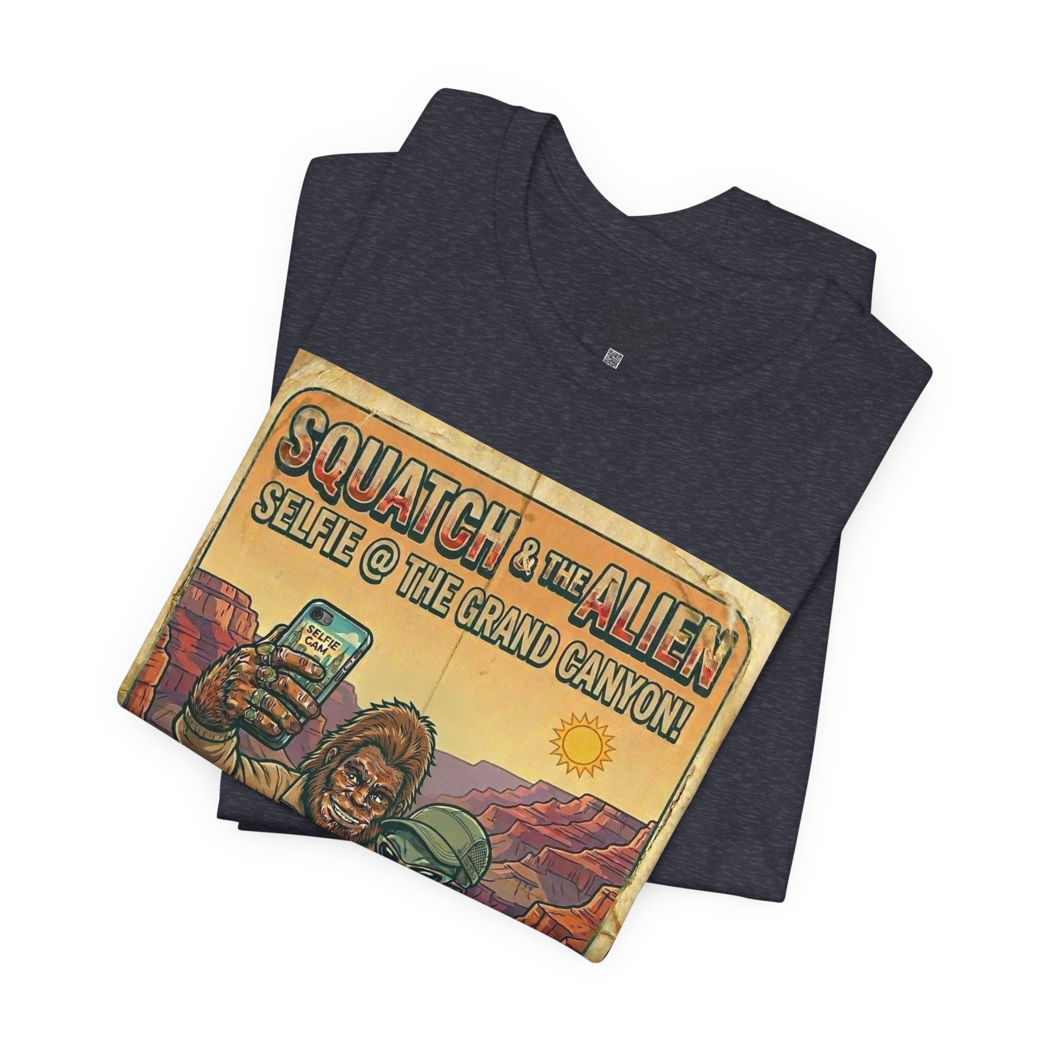 Squatch & The Alien Selfie Yellowstone, Bigfoot Alien Poster Shirt