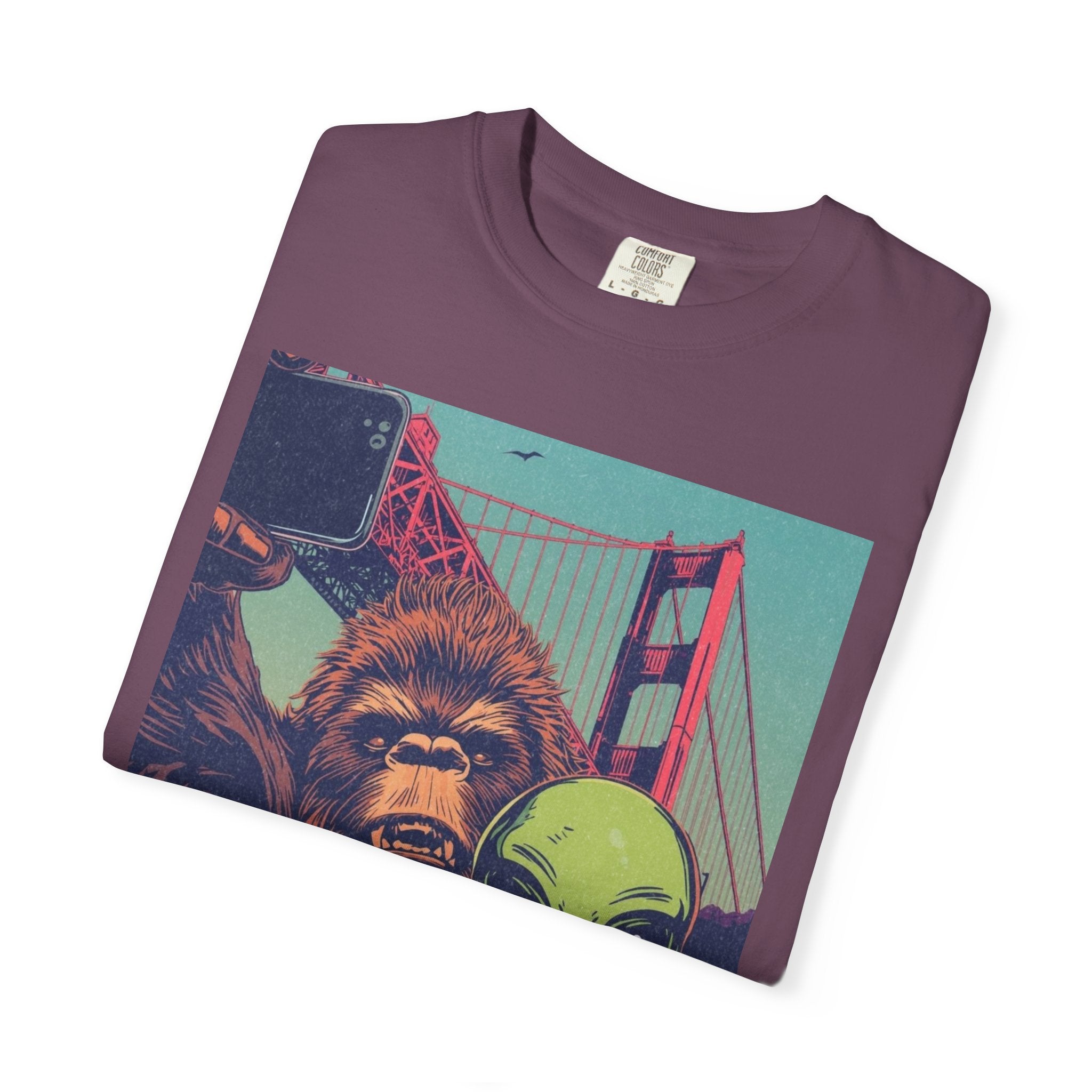 Alien & Bigfoot Golden Gate Bridge T-Shirt — San Francisco UFO & Cryptid Tee