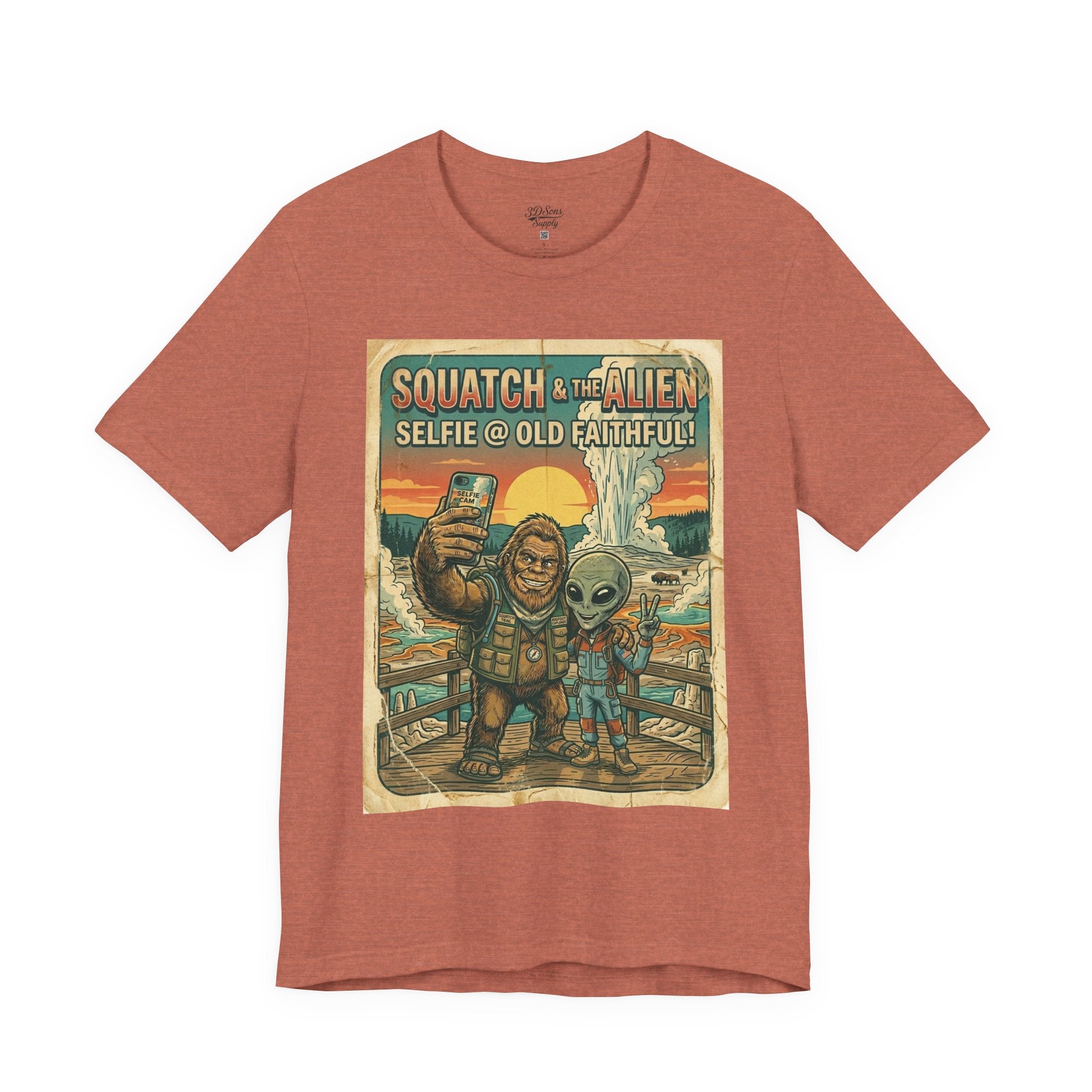 Squatch & The Alien Selfie Yellowstone, Bigfoot Alien Poster Shirt