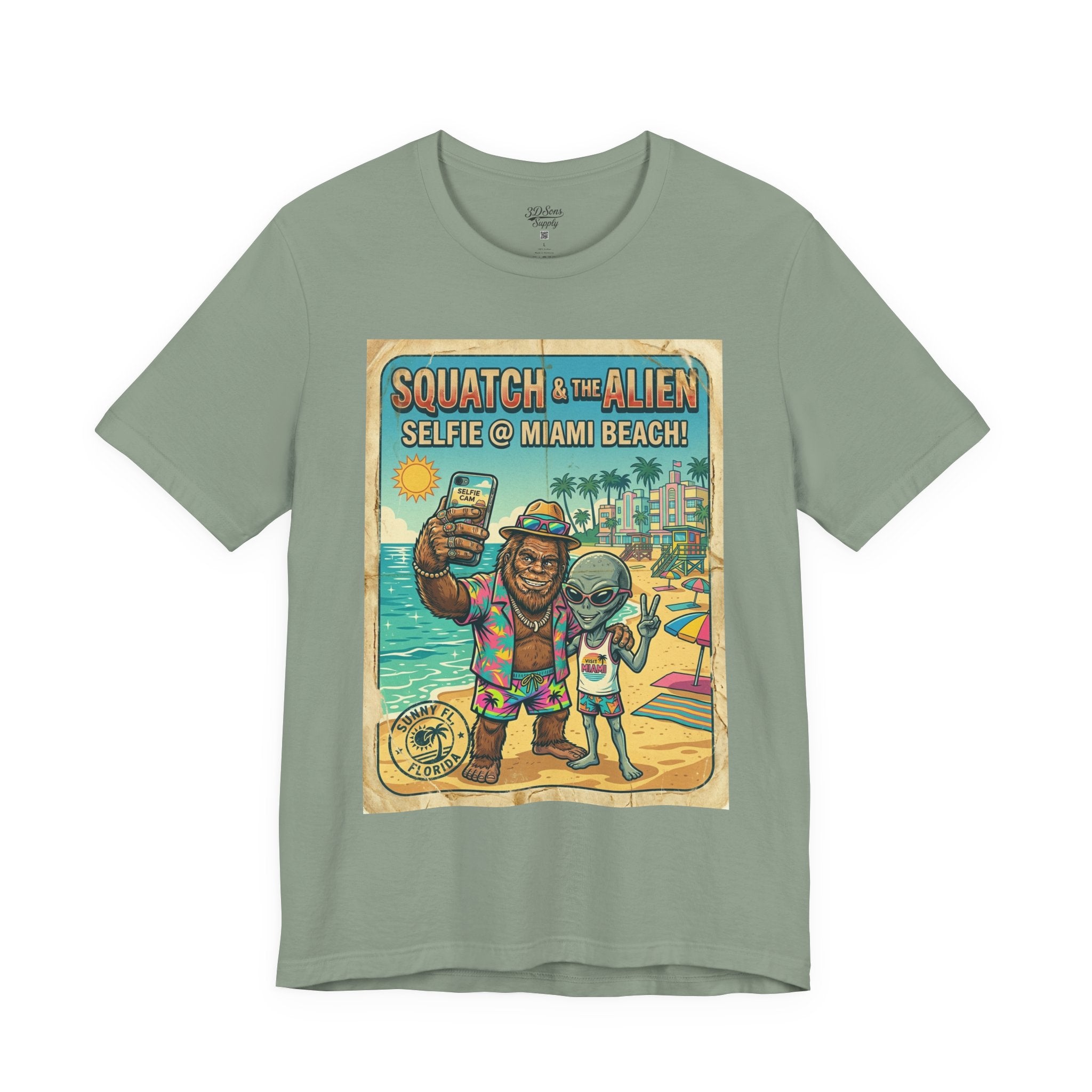 Squatch & The Alien Selfie Miami, Bigfoot Alien Poster Shirt