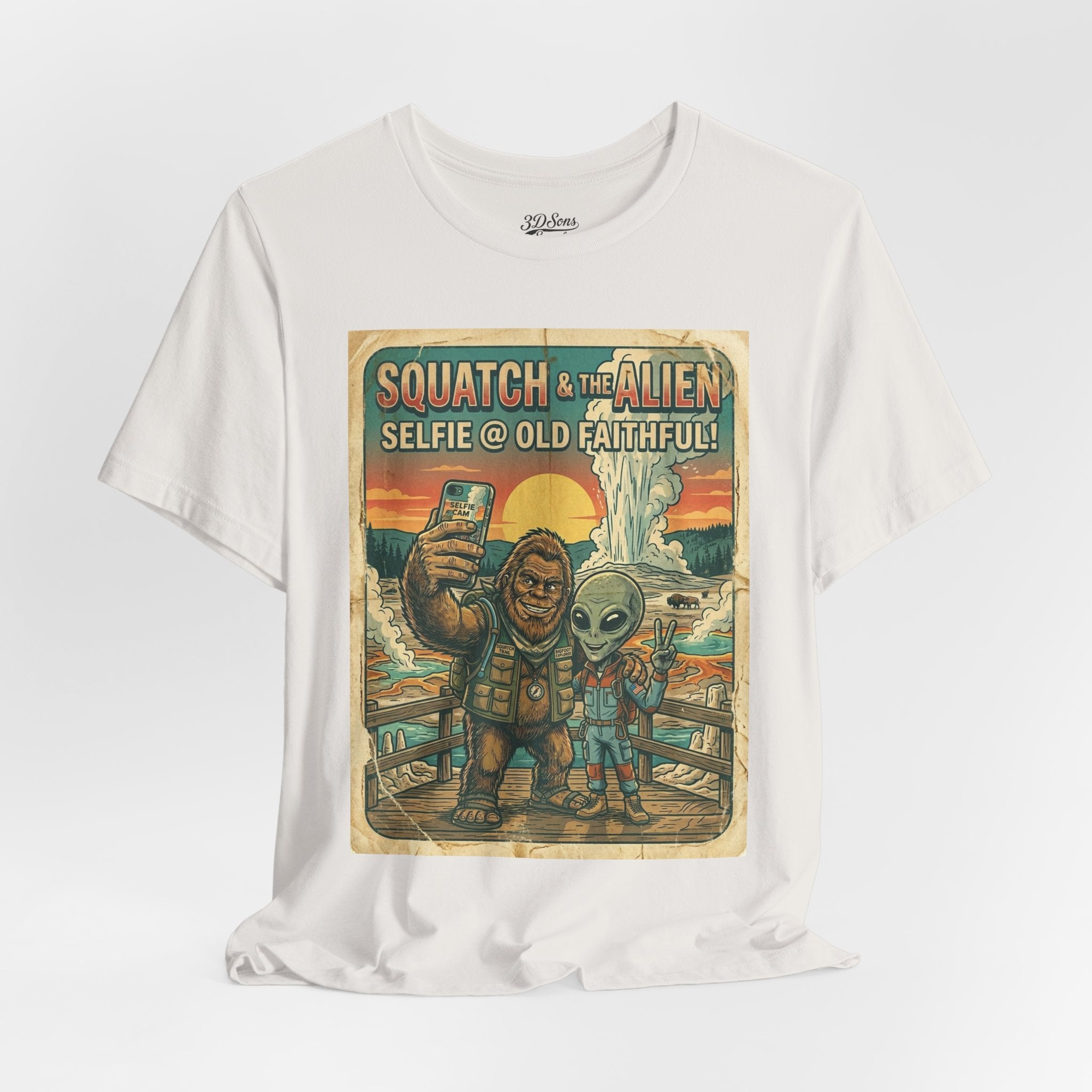 Squatch & The Alien Selfie Yellowstone, Bigfoot Alien Poster Shirt