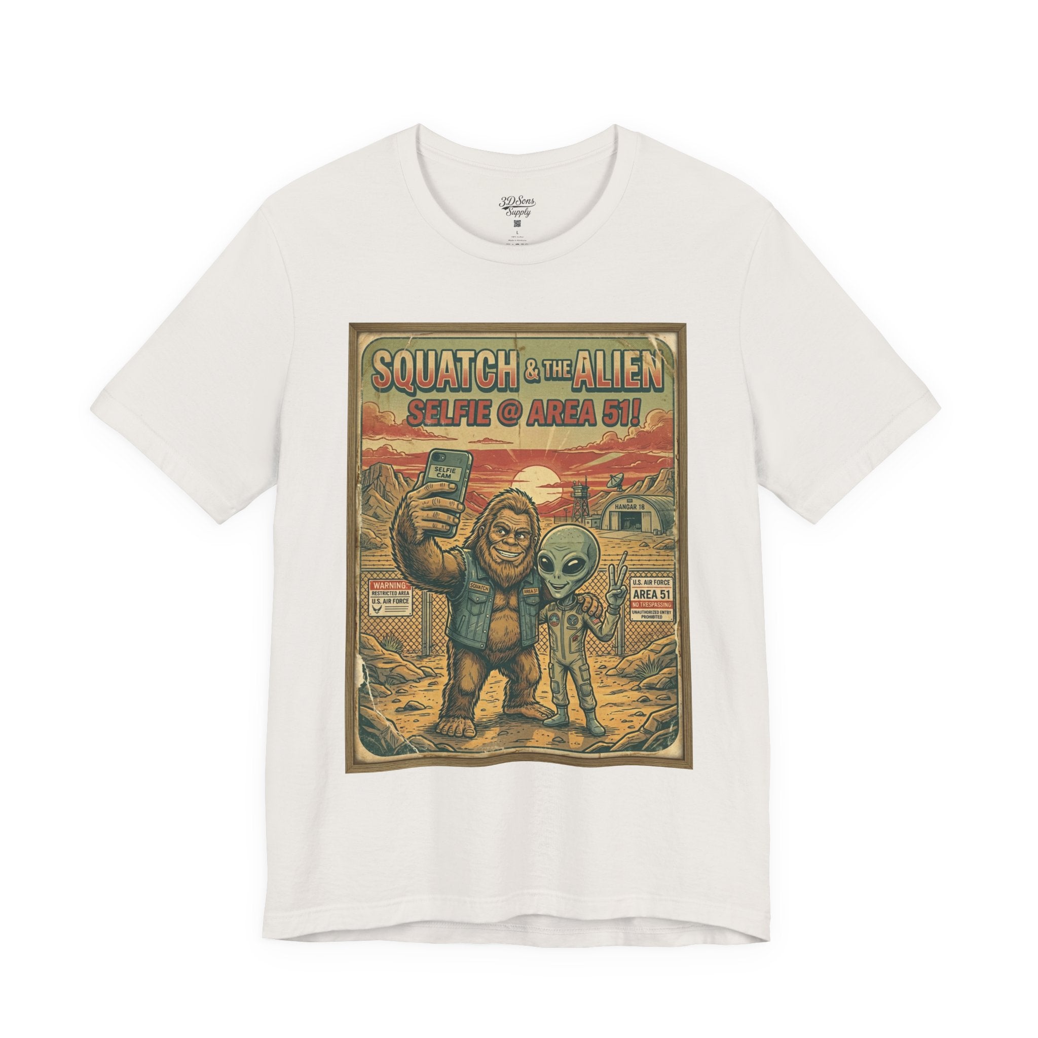 Squatch & The Alien Selfie Area 51,  Bigfoot Alien Poster Shirt