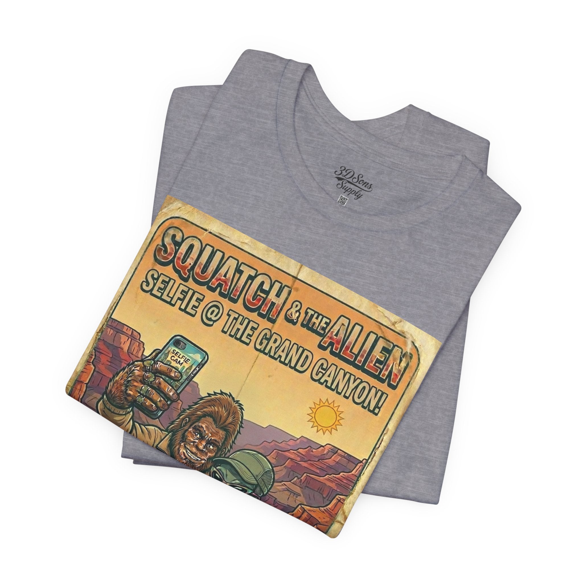 Squatch & The Alien Selfie Yellowstone, Bigfoot Alien Poster Shirt