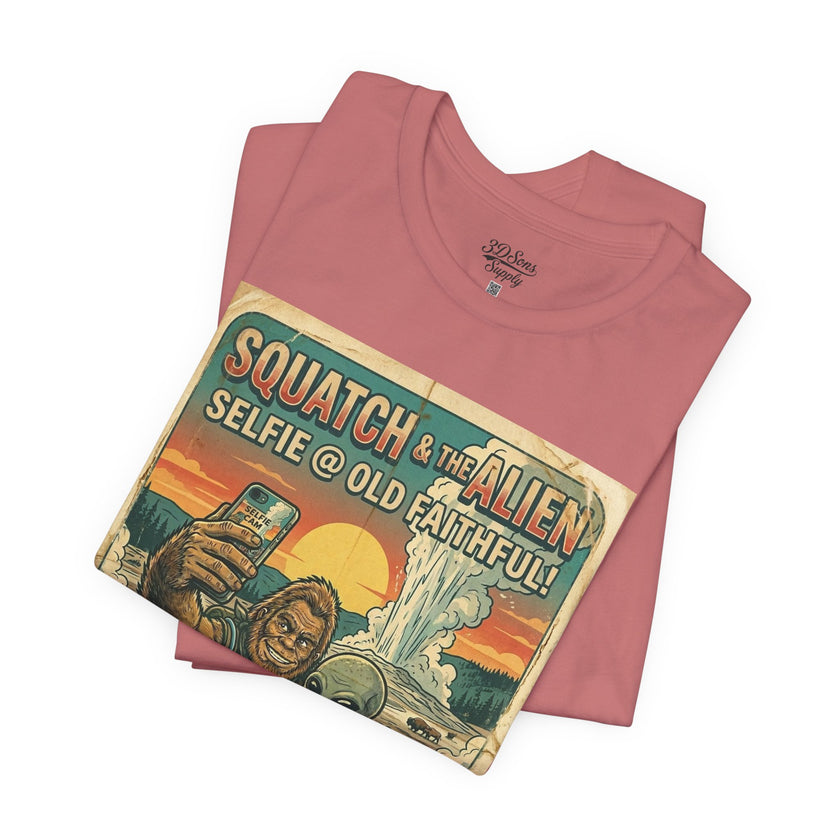 Squatch & The Alien Selfie Yellowstone, Bigfoot Alien Poster Shirt