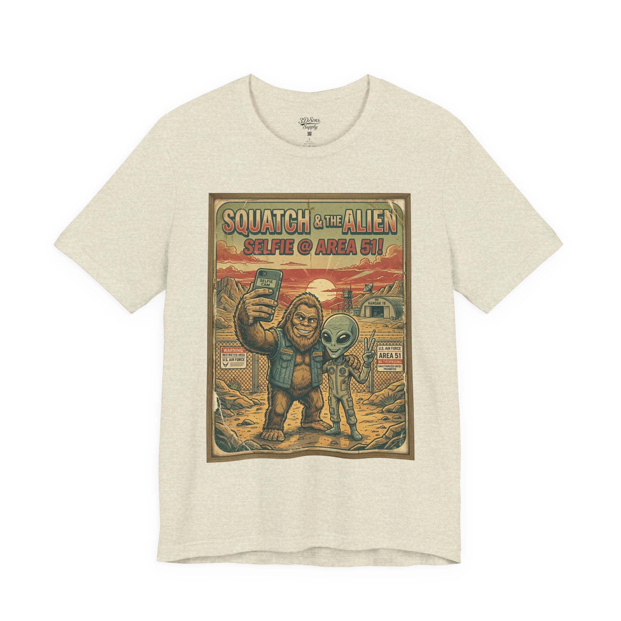 Squatch & The Alien Selfie Area 51,  Bigfoot Alien Poster Shirt